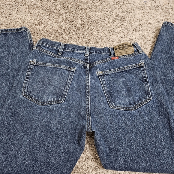 Wrangler Men’s 34x32 Blue Jeans Classic Fit Straight Leg Distressed 100% Cotton - Picture 8 of 10